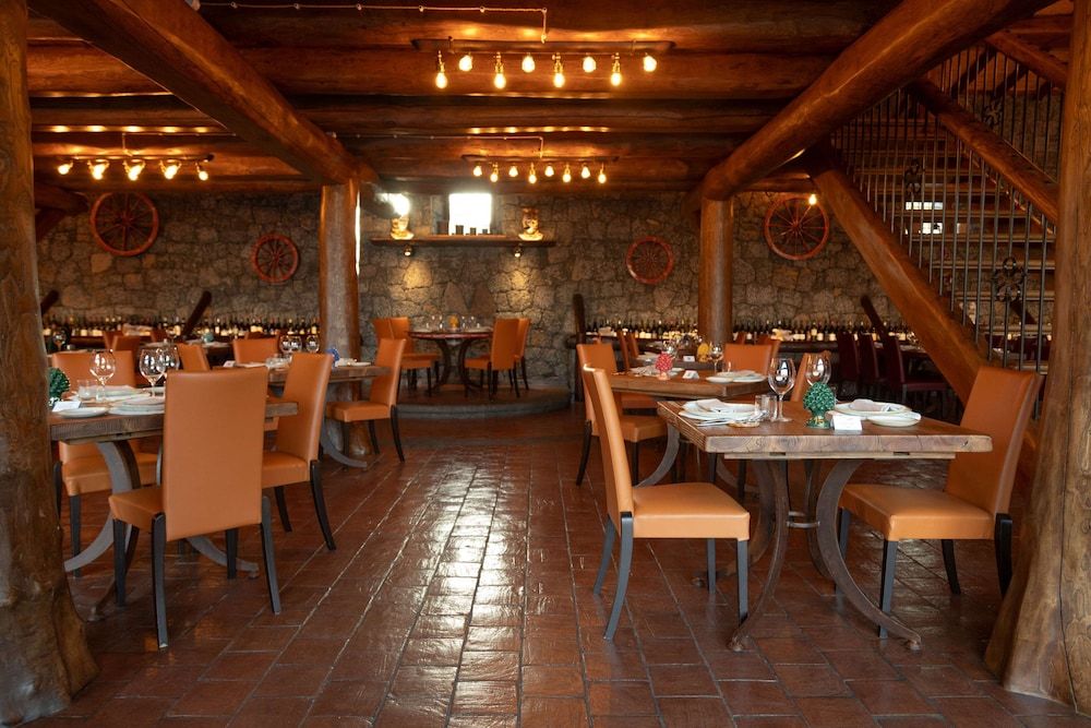 Etna Quota Mille Boutique Hotel, Typical Sicilian Food & Wine 1