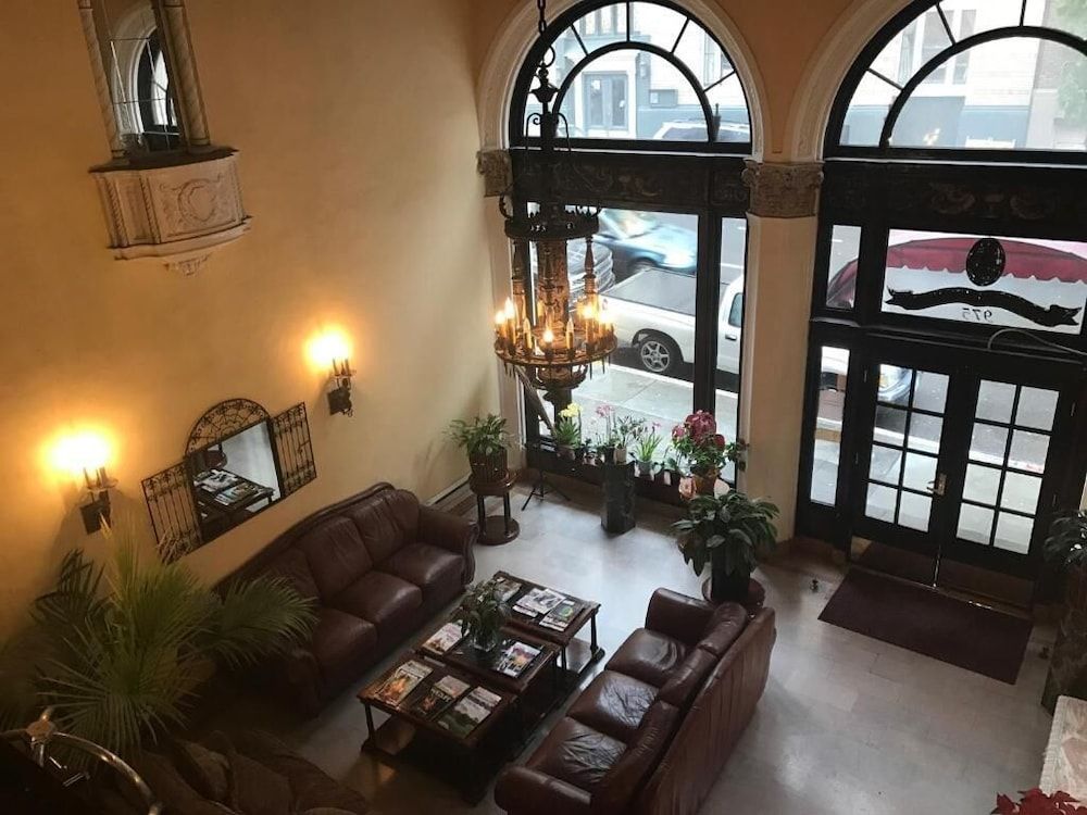 Mayflower Hotel 1