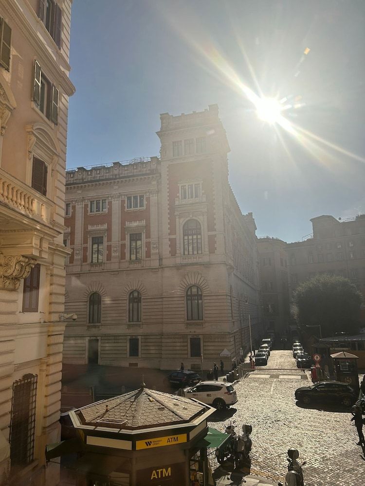 Abagnale Home Montecitorio 1