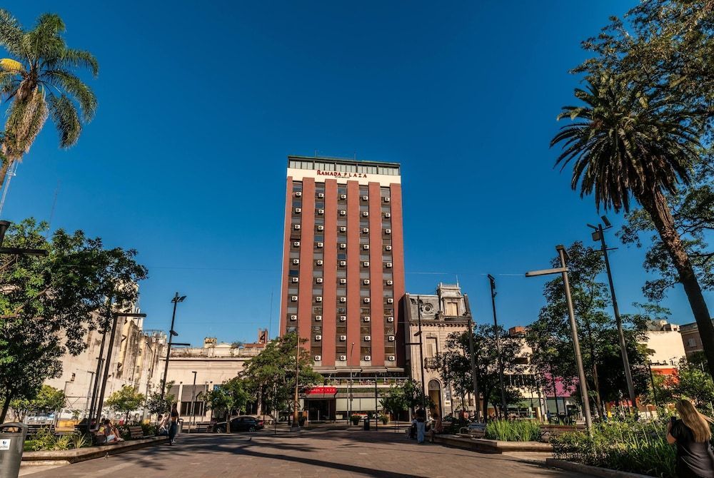 Ramada Plaza by Wyndham Tucuman 1