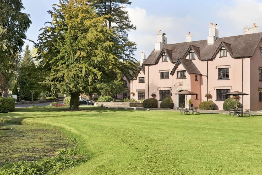 Cwrt Bleddyn Hotel & Spa 1