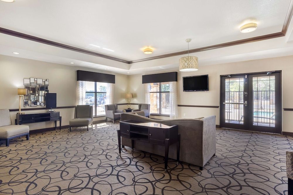 Best Western Plus Classic Inn and Suites 2