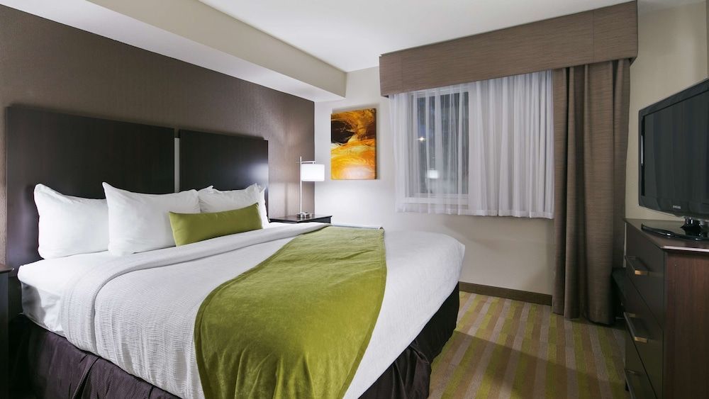 Best Western Harvest Inn & Suites 1