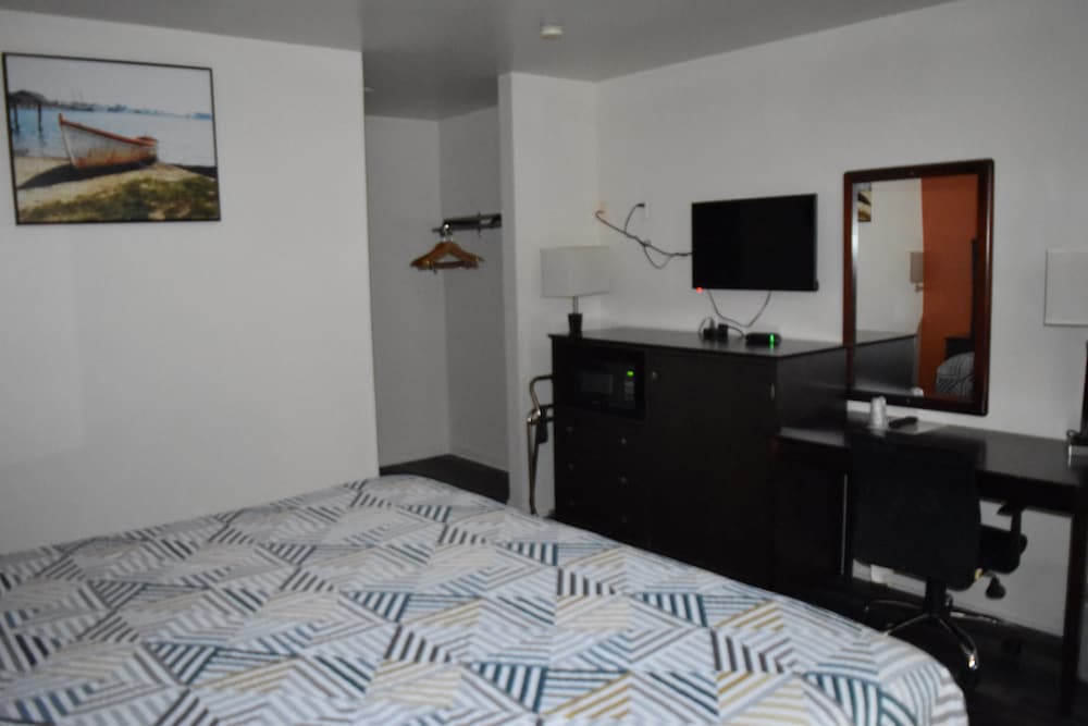 PLYMOUTH MOTOR LODGE 2