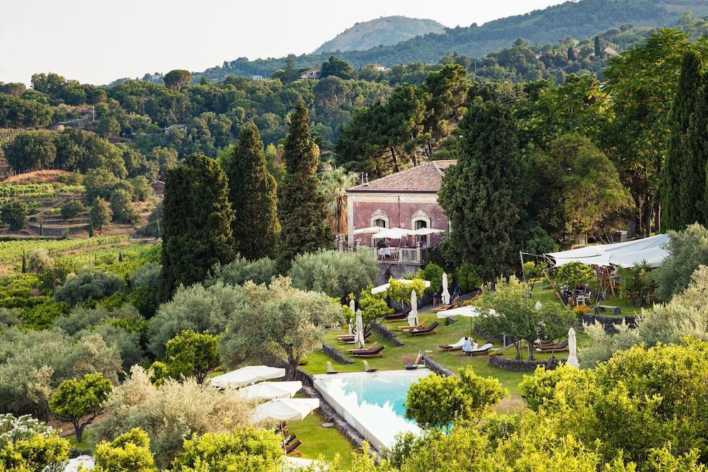 Monaci delle Terre Nere 1