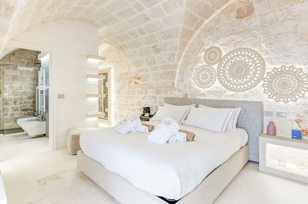 Vico Bianco Raro Rooms Collections 1