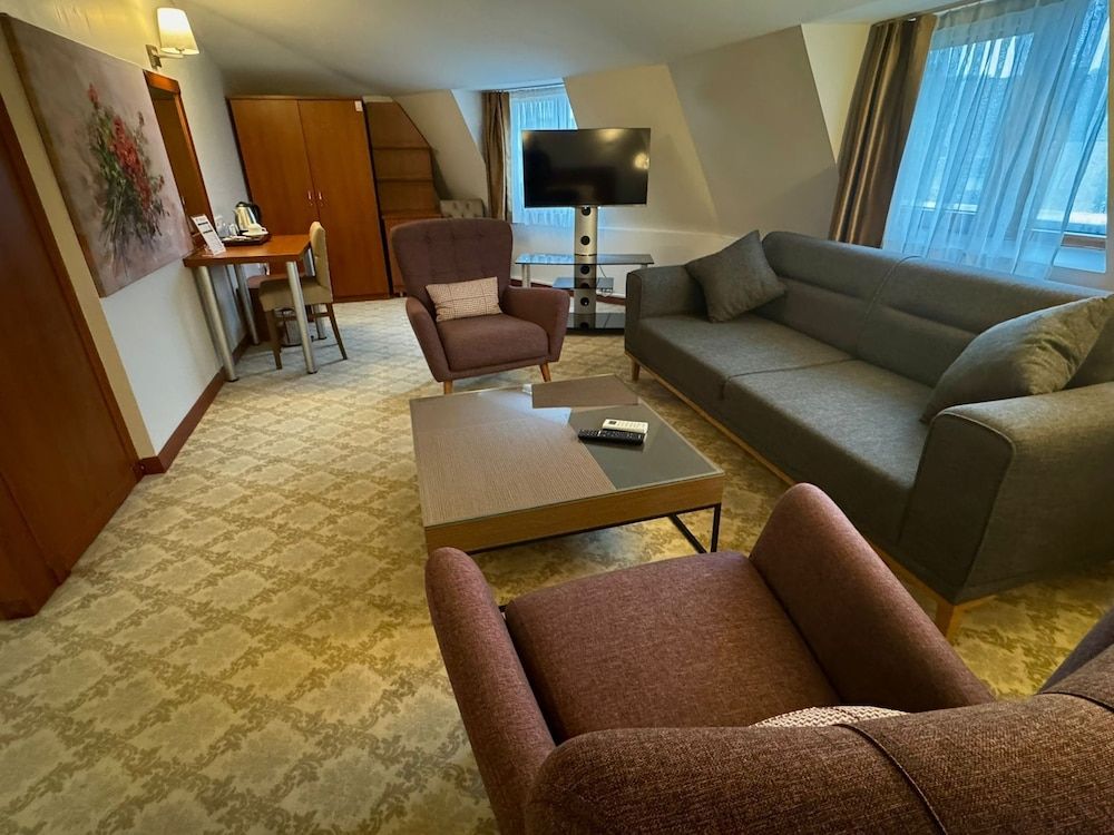Golden Siyav Hotel 1