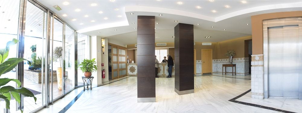 Hotel Oasis con parking incluido 2