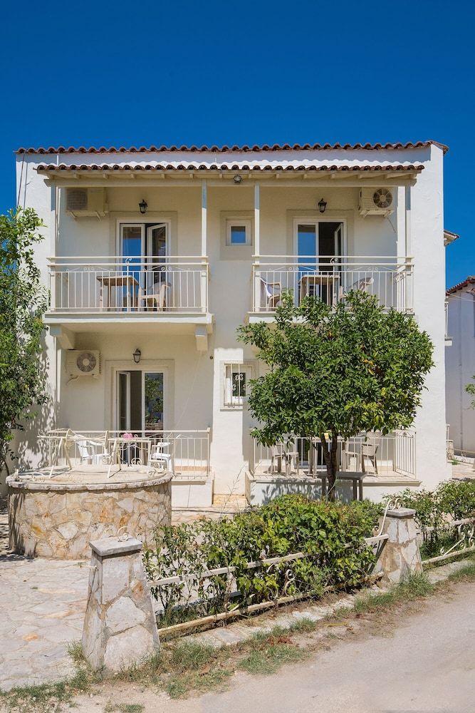 Paralia studios 1