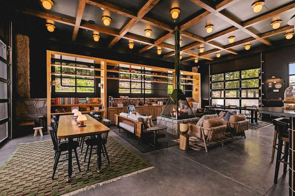 The Ozarker Lodge 2
