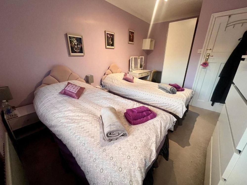 WILLOW RIDGE - a large country house with 3 rental rooms 2