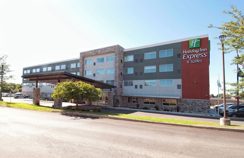 Holiday Inn Express & Suites JOHNSTOWN by IHG 1