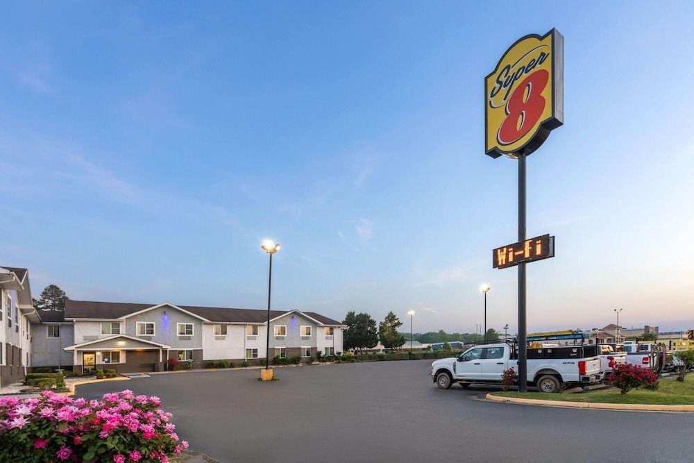 Super 8 by Wyndham South Boston VA 1