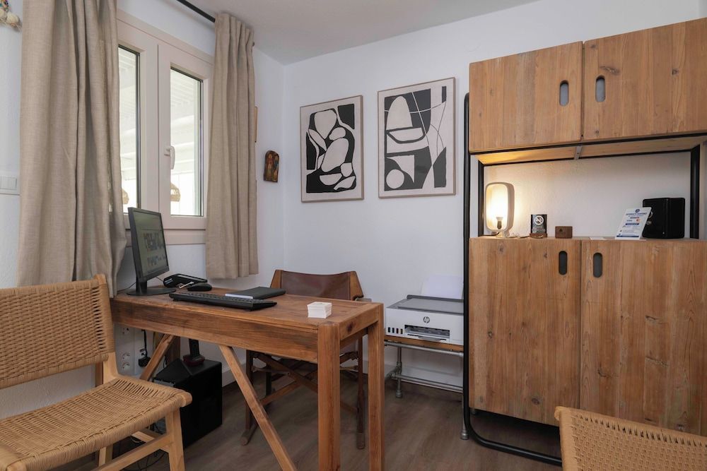 Lithos Suites 2