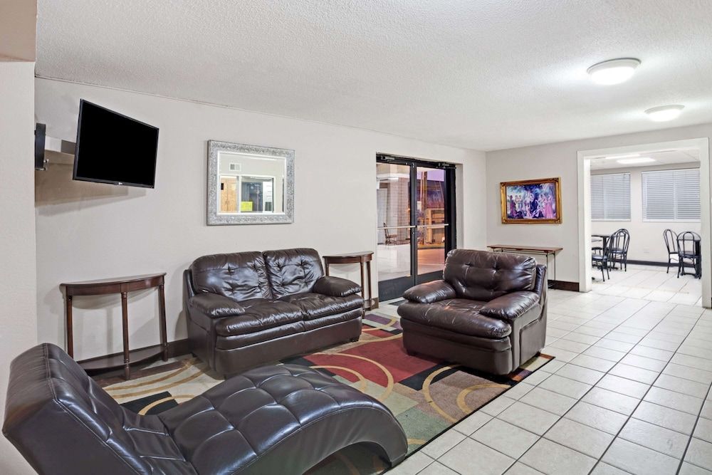 Super 8 by Wyndham Nashville/ Dntn/ Opryland Area 2