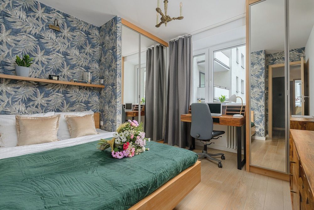 Lumina I 2BR Apartment with Balcony I Parking I Center of Warsaw 1