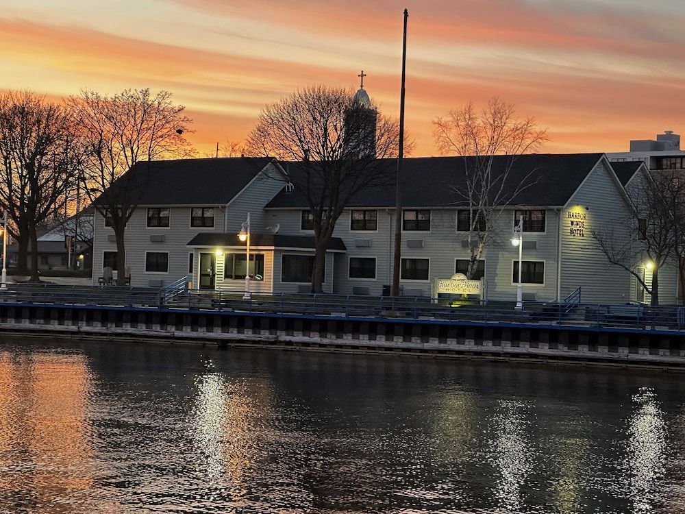 Harbor Winds Hotel 1