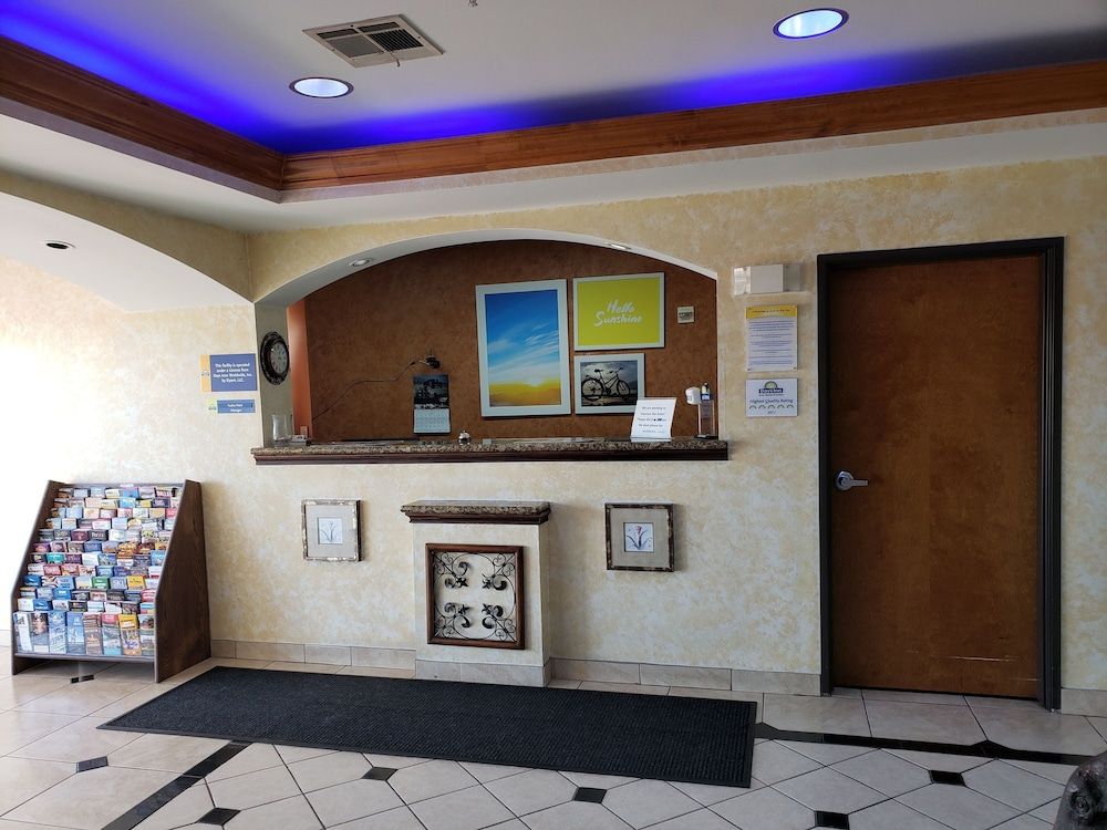 Days Inn & Suites by Wyndham Cleburne TX 2