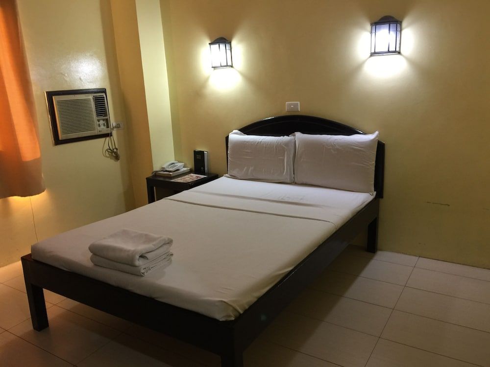 Sampaguita Suites Plaza Garcia 1
