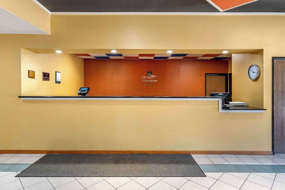 Quality Inn & Suites Lenexa Kansas City 2