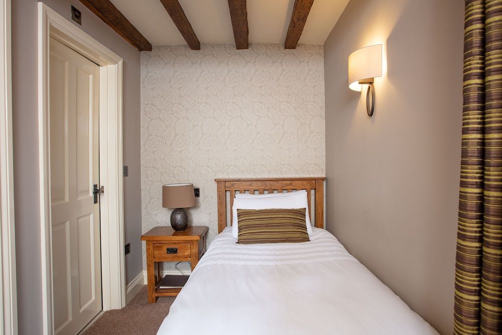 Broom Hall Inn 2