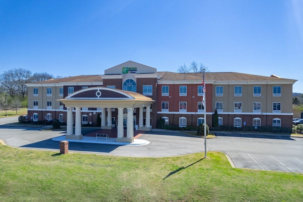 Holiday Inn Express & Suites TALLADEGA by IHG 1