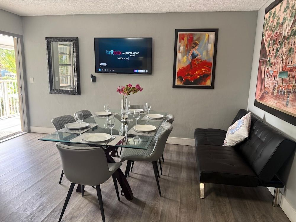 Sheridan Suites Apartments 1