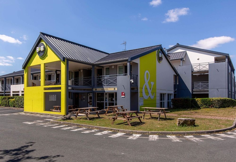B&B HOTEL CHATEAUROUX Aéroport 1