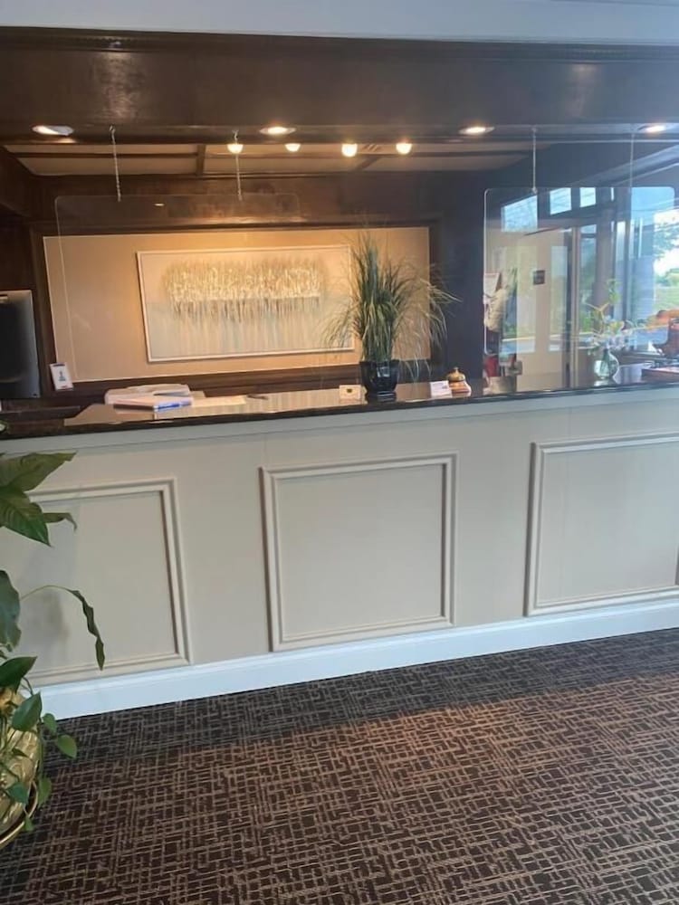 Fairview Inn Airport 1