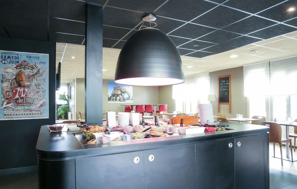 Hôtel Inn Design Laval 1