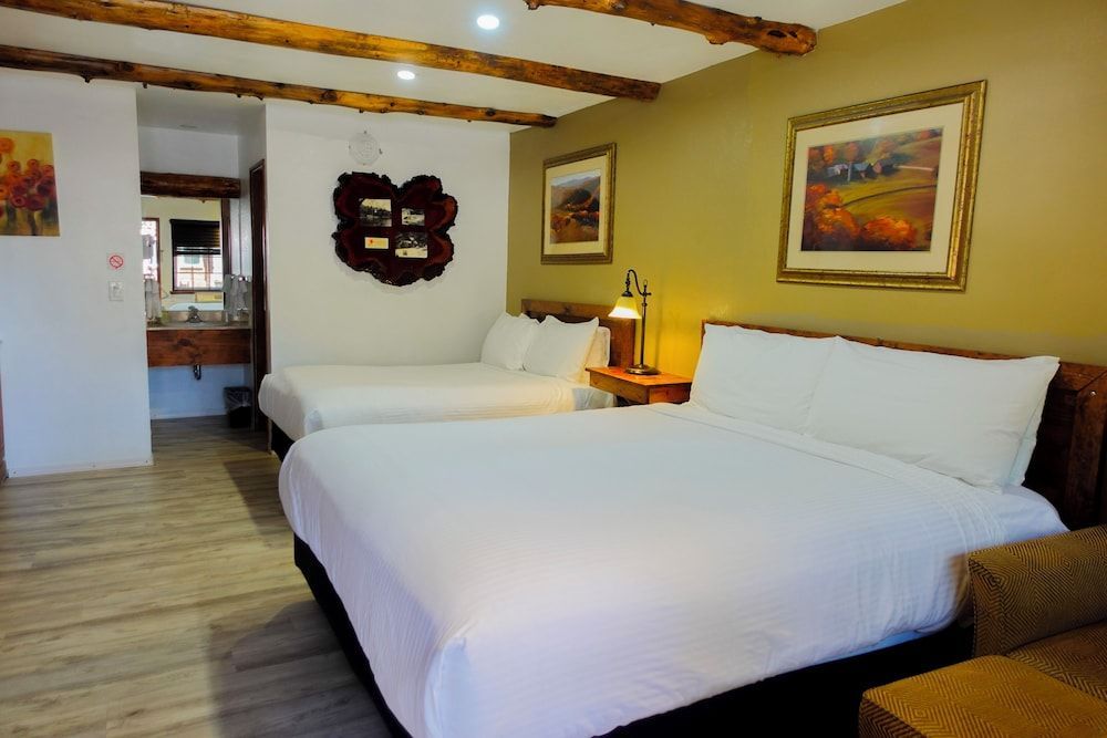 Sleepy Hollow Cabins and Hotel 2