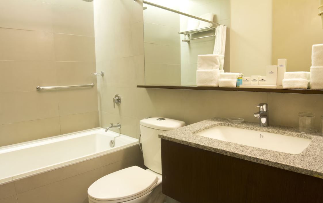 Microtel By Wyndham Acropolis 1