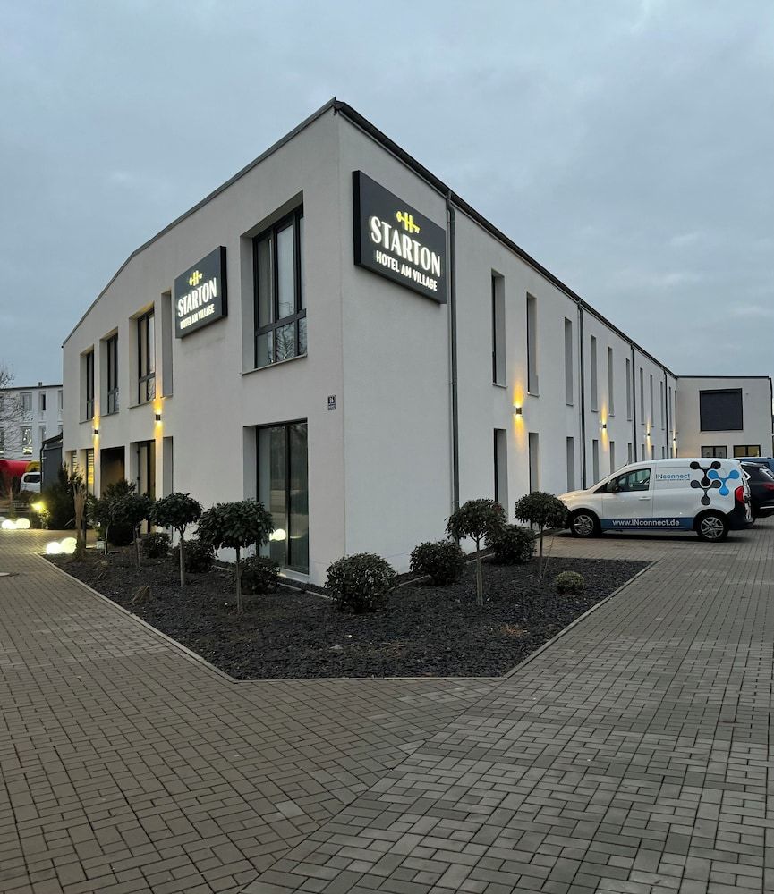 Hotel Starton am Ingolstadt Village 1