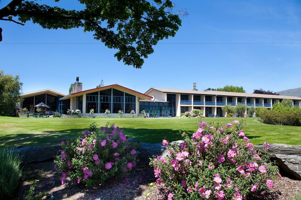 Wanaka Hotel 1