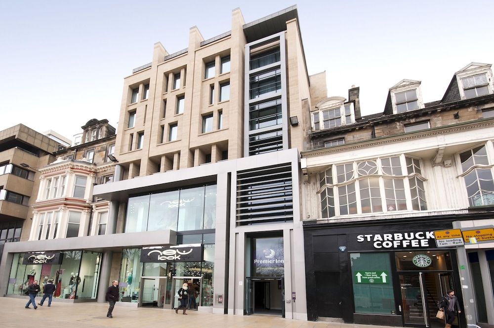 Premier Inn Edinburgh - Princes Street 1