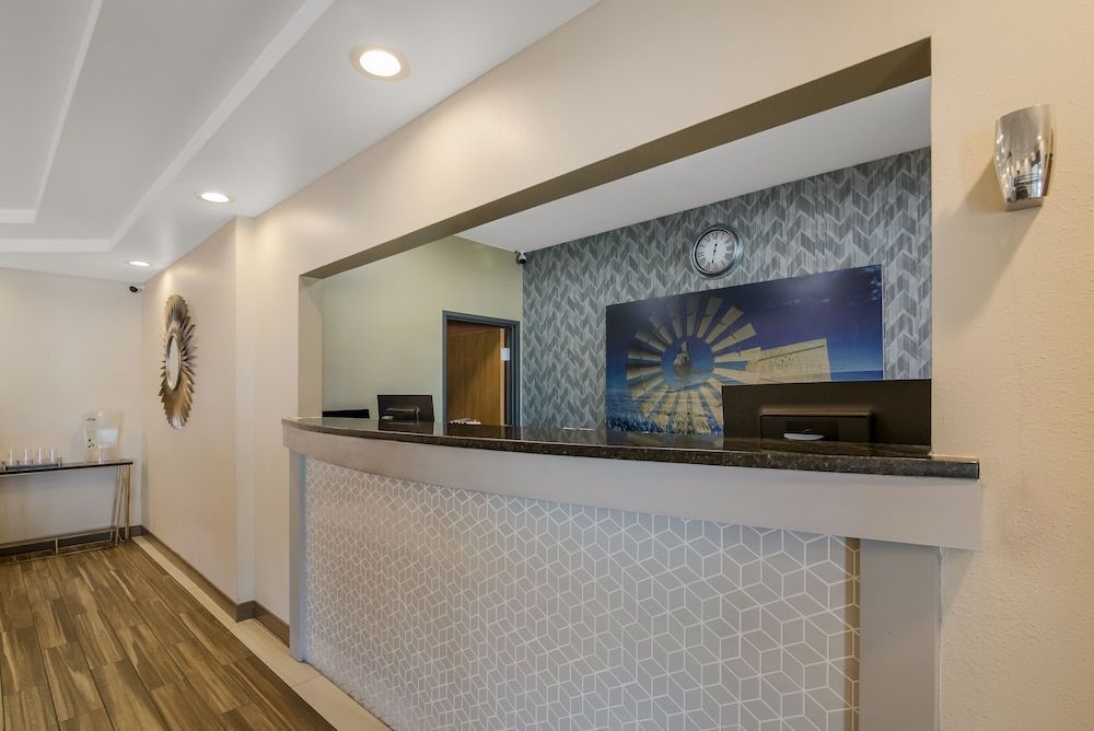 SureStay Plus Hotel by Best Western Topeka 2