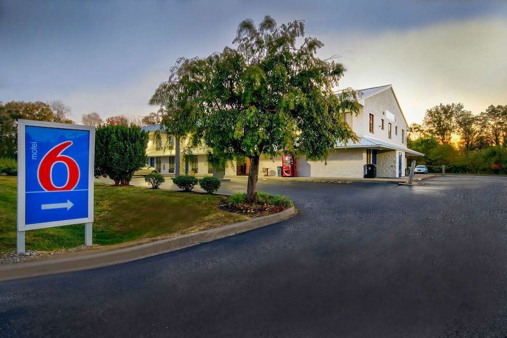 Motel 6 Jeffersonville, IN 1