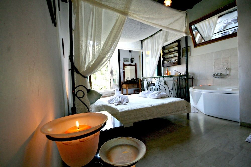 Ifigenia Lux MAISONETTE in oldtown and Villas in theriso vilage 14 km outside of chania 2