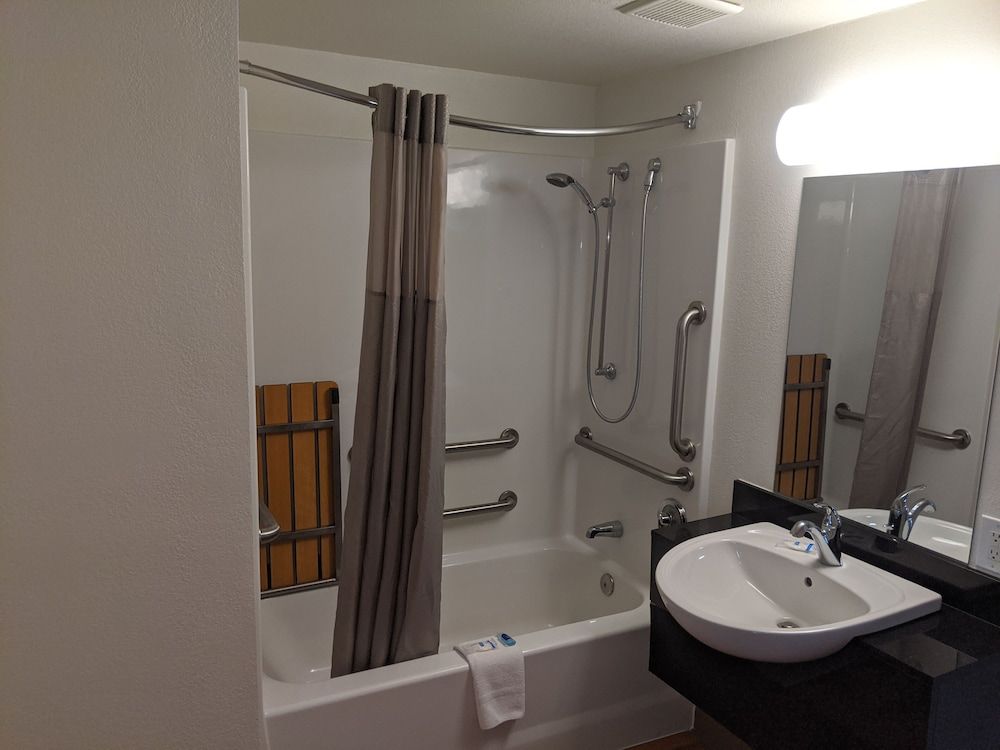 Rodeway Inn Altoona Orchard Plaza 2