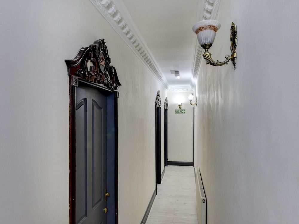 Empire Hotel 2