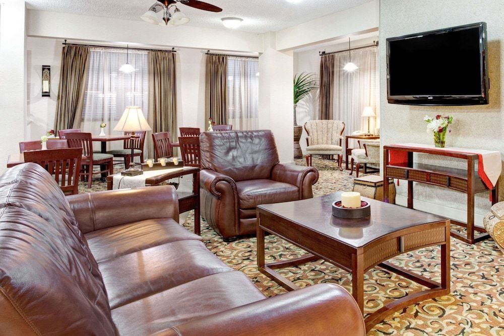 Ramada by Wyndham West Memphis 2