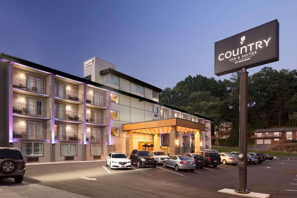 Country Inn & Suites Downtown Convention Center by Radisson, Gatlinburg, TN 1