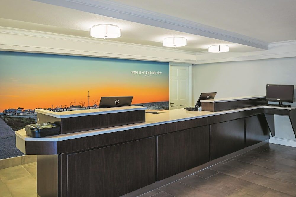 Wingate by Wyndham Galveston Beachfront at the Seawall 2