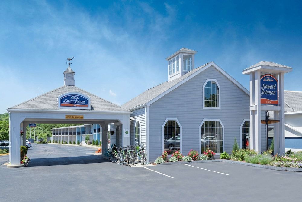 Howard Johnson by Wyndham Mystic 1