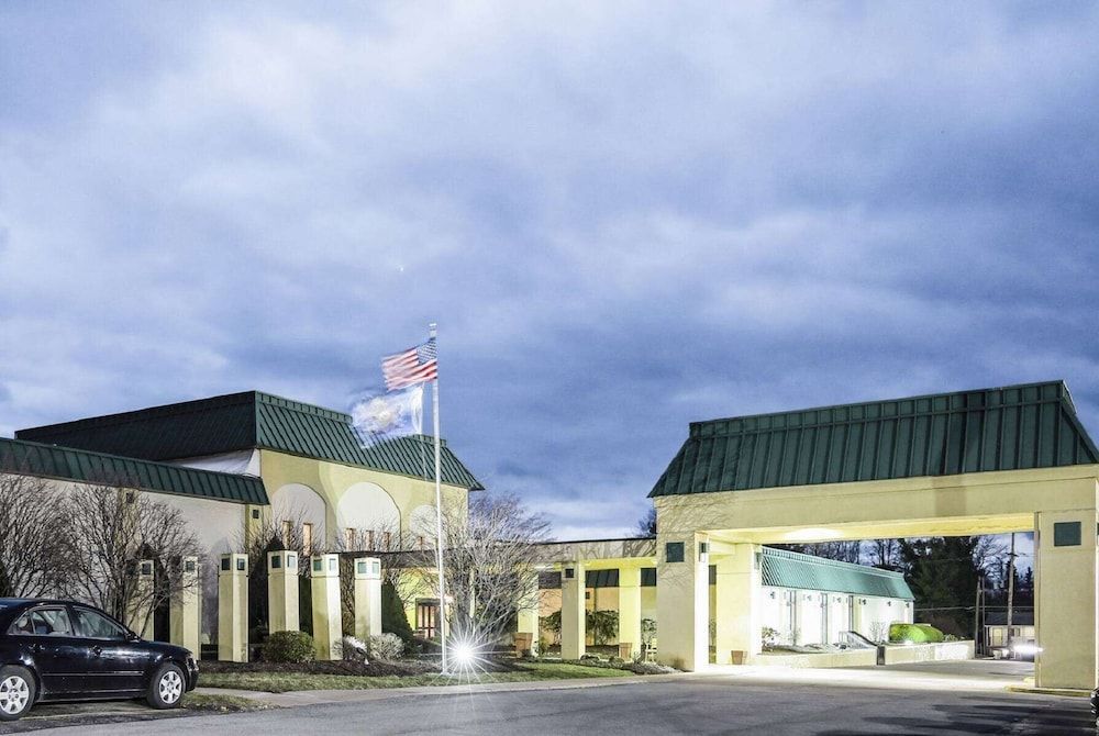 Ramada by Wyndham Indiana 1