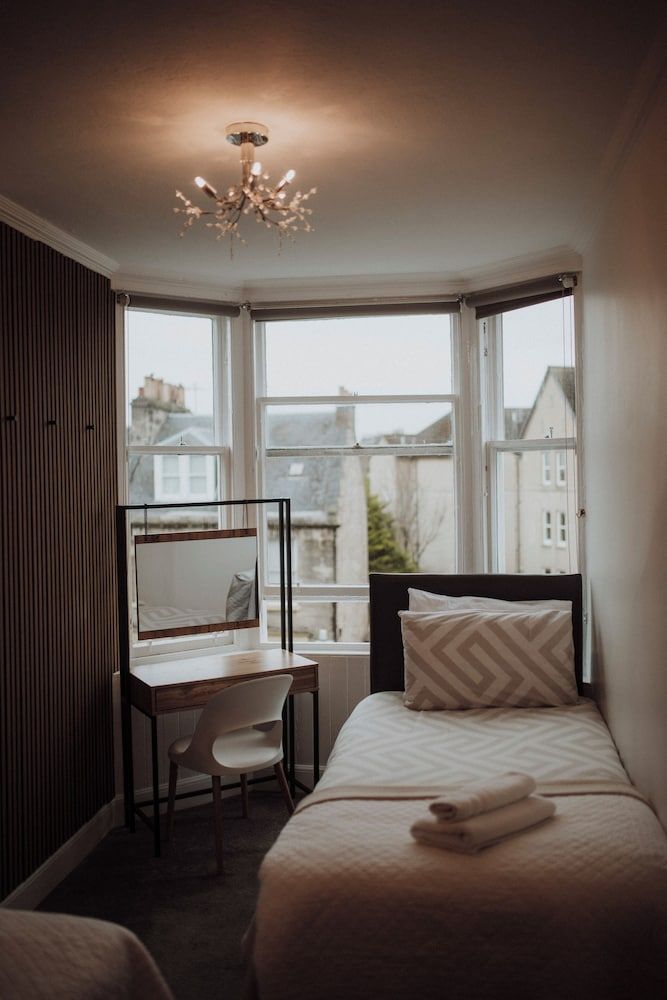 16 Pilrig Guest House 2