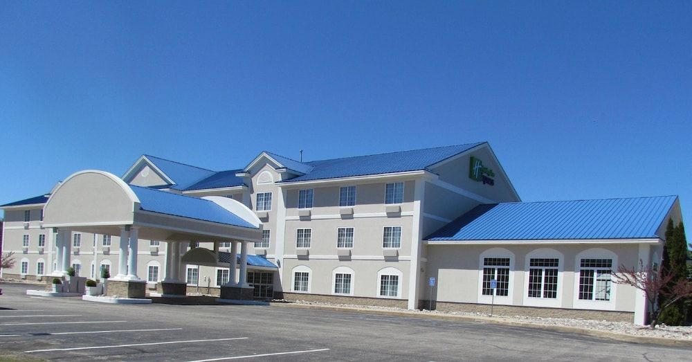 Holiday Inn Express & Suites CADILLAC by IHG 1