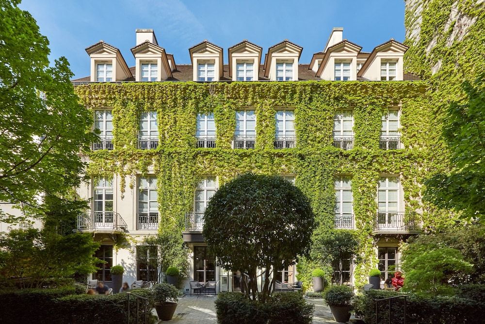 Le Pavillon de la Reine & Spa, Place des Vosges 1