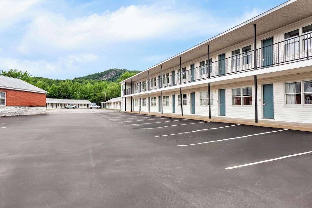 Rodeway Inn Gorham Riverside 1