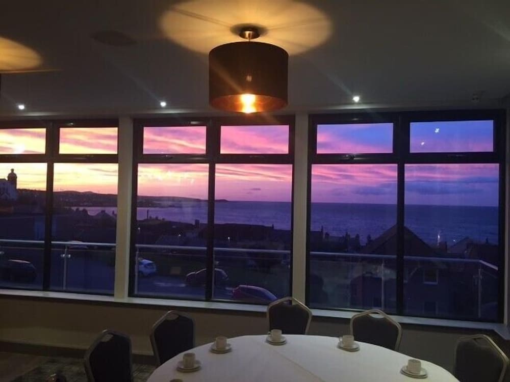 The Knowes Hotel & Restaurant 1